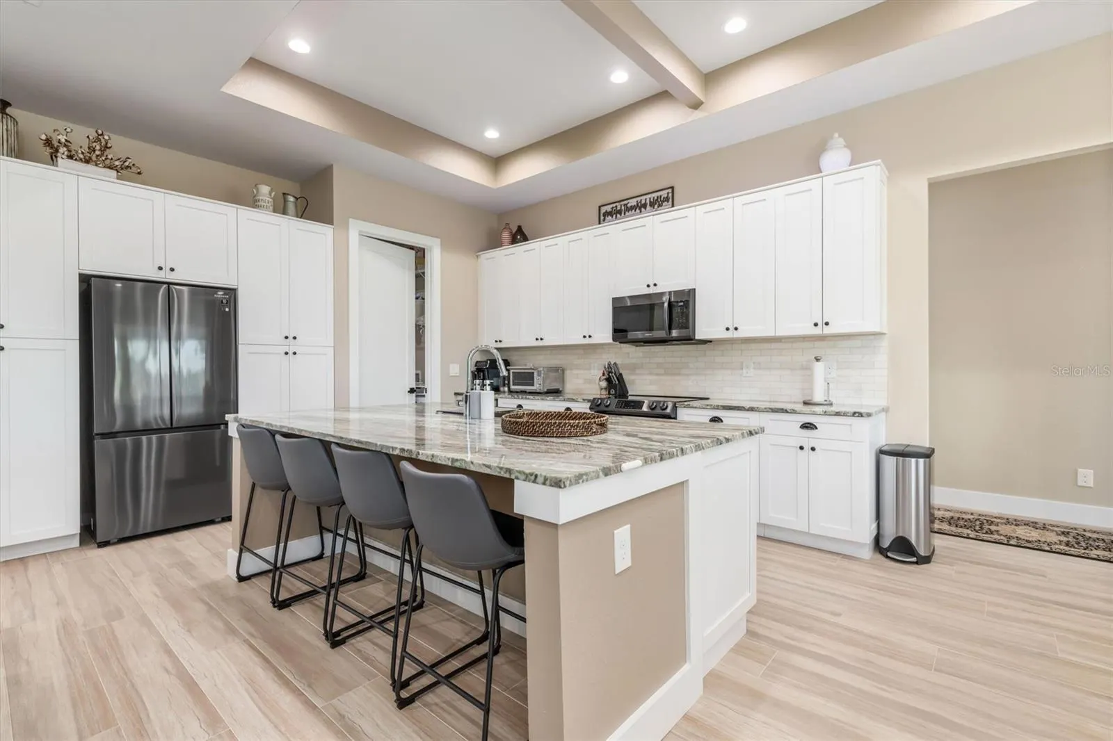 2 SPORTSMAN CIR