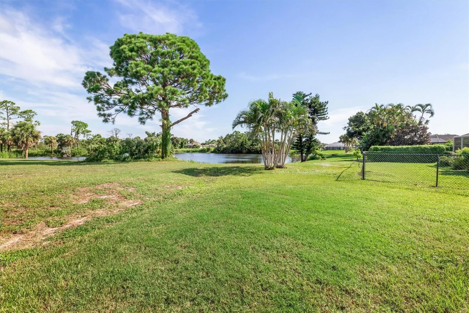 2 SPORTSMAN CIR