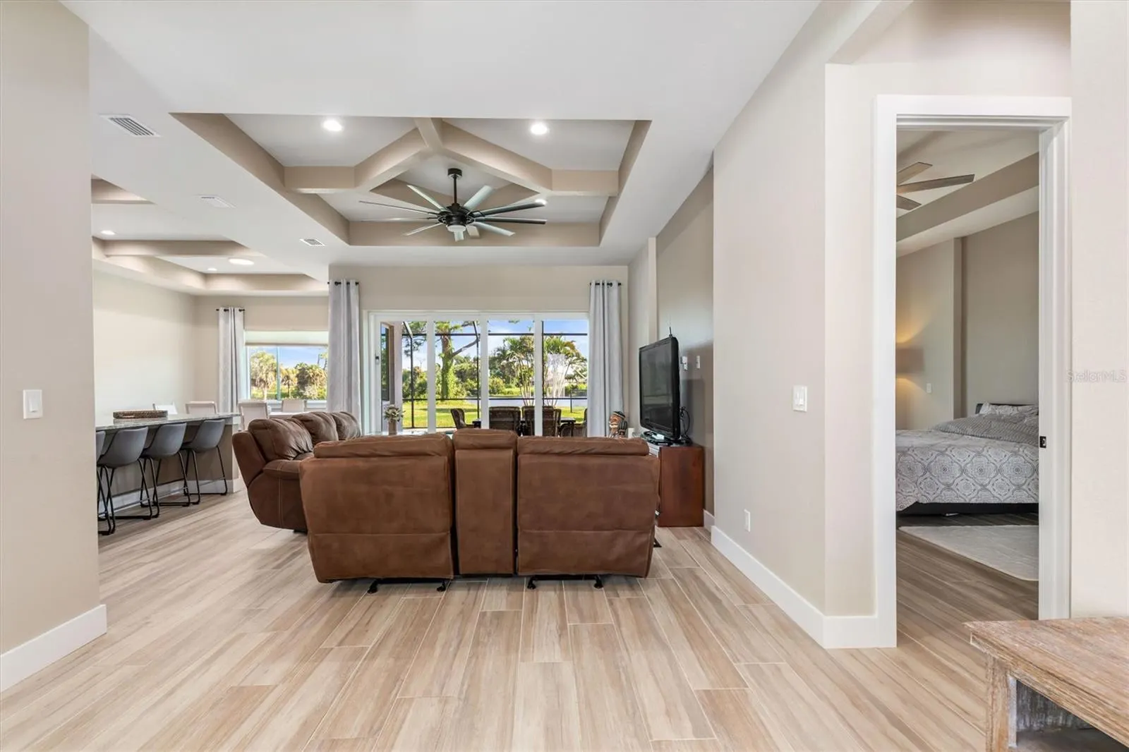 2 SPORTSMAN CIR