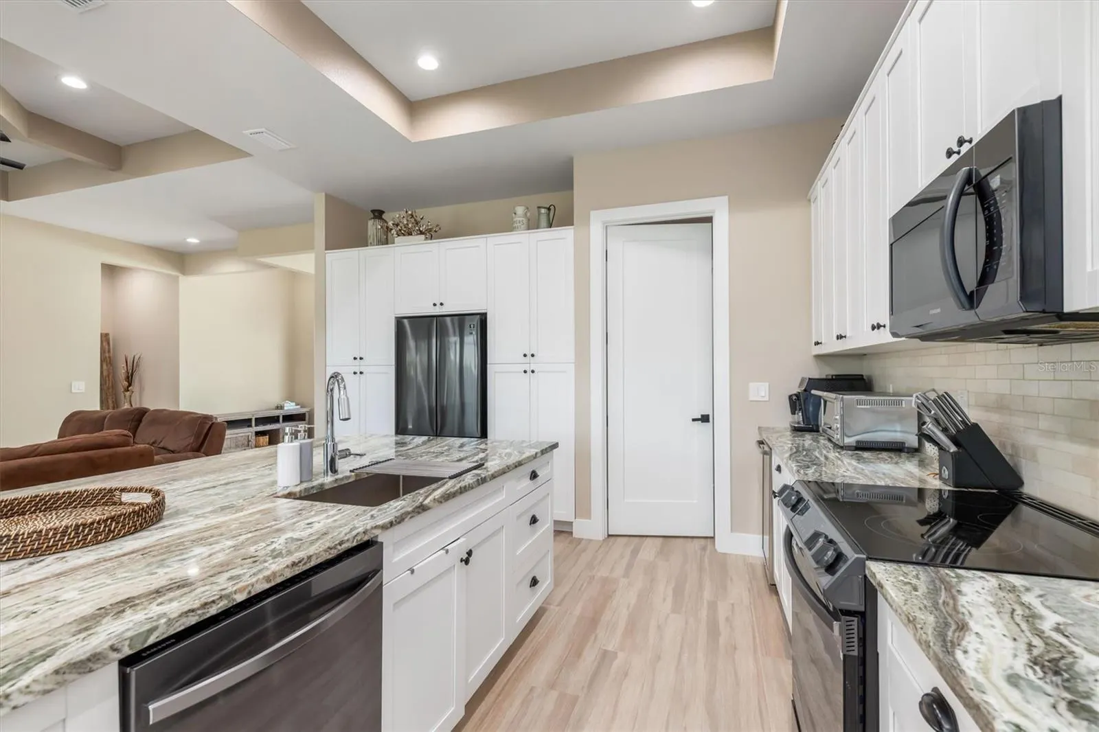 2 SPORTSMAN CIR