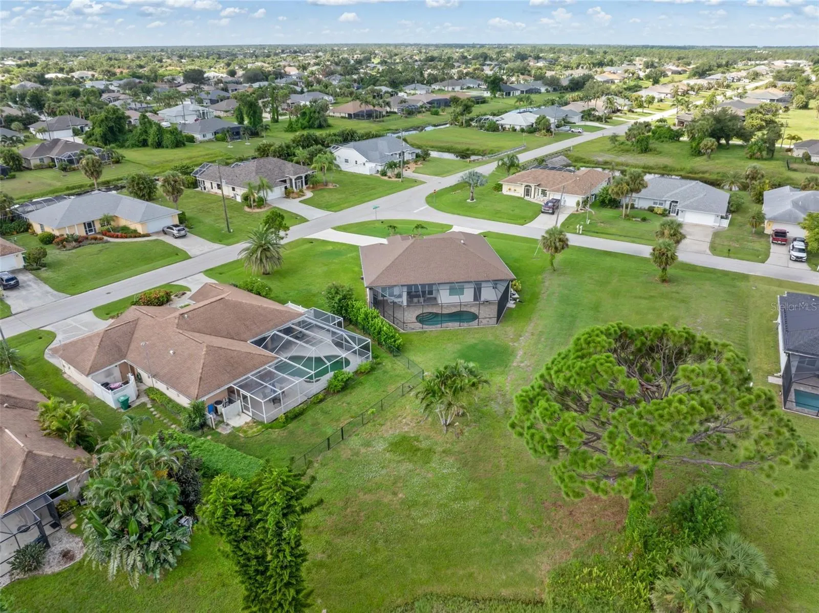 2 SPORTSMAN CIR