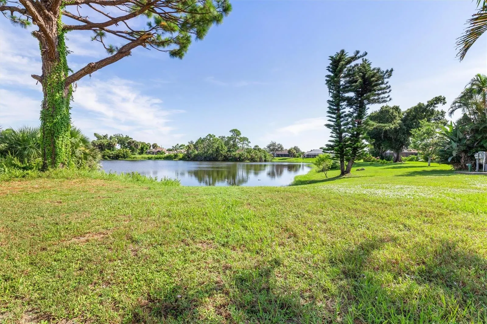 2 SPORTSMAN CIR