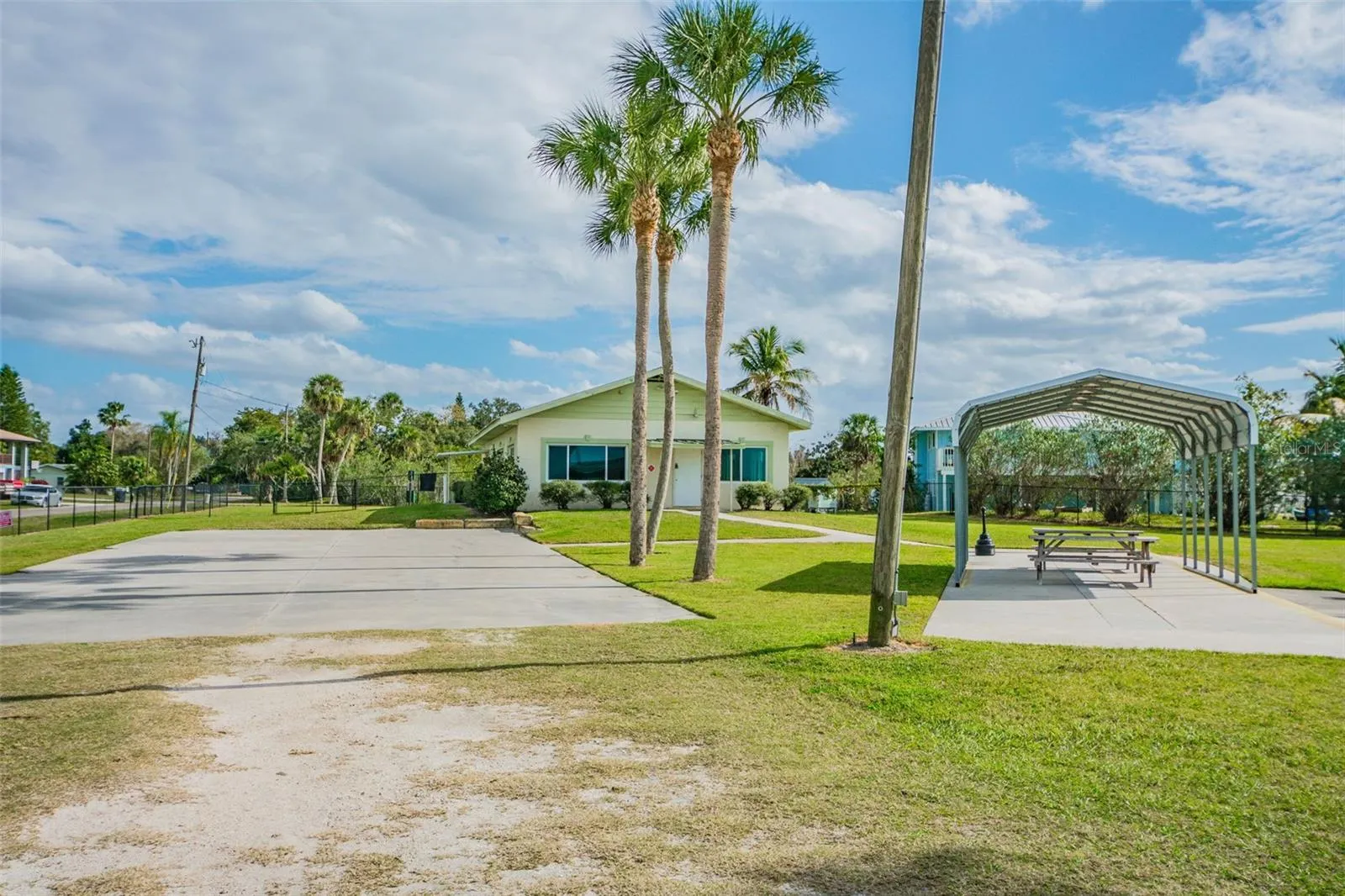 324 43RD STREET BLVD W