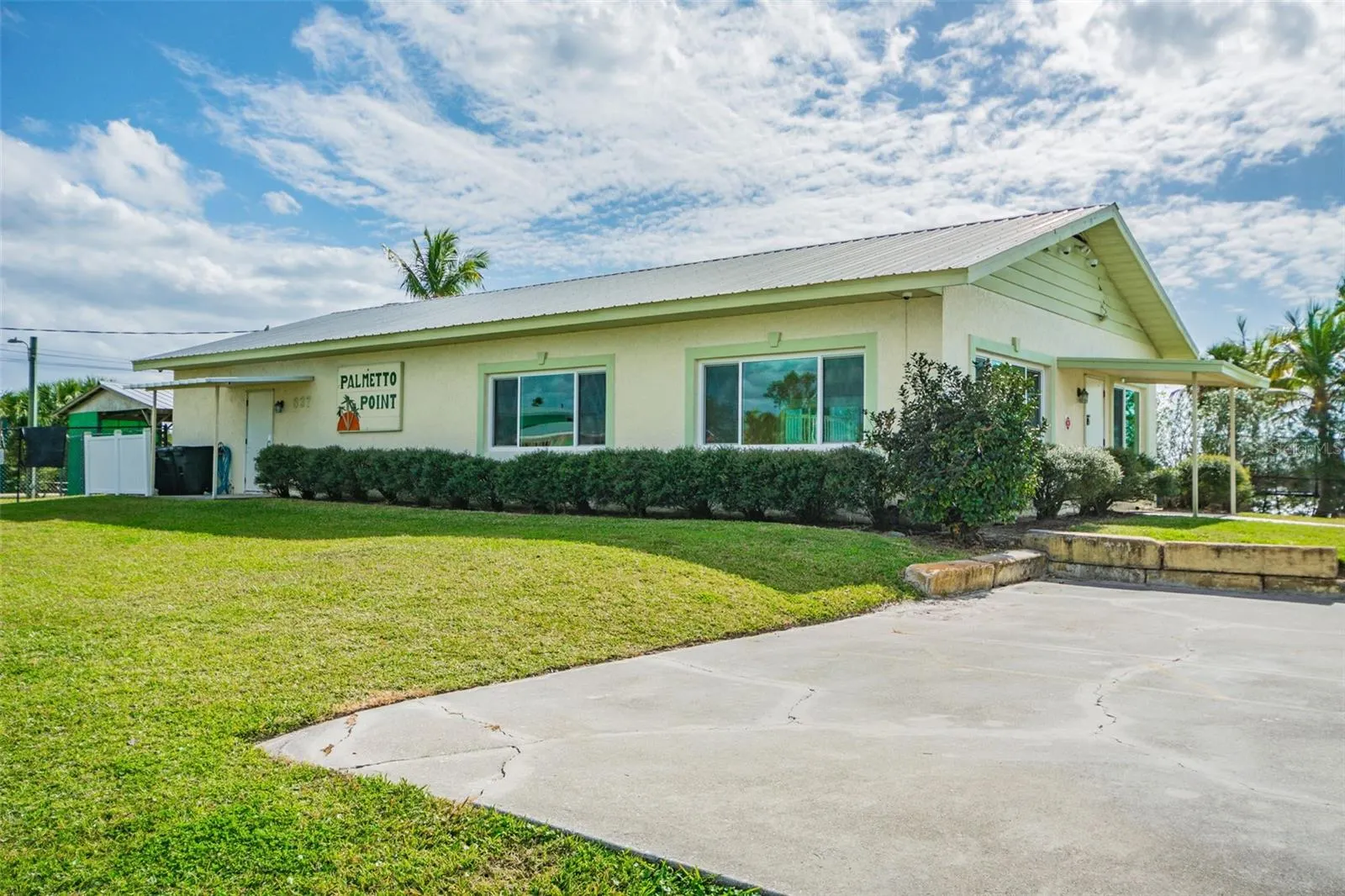 324 43RD STREET BLVD W