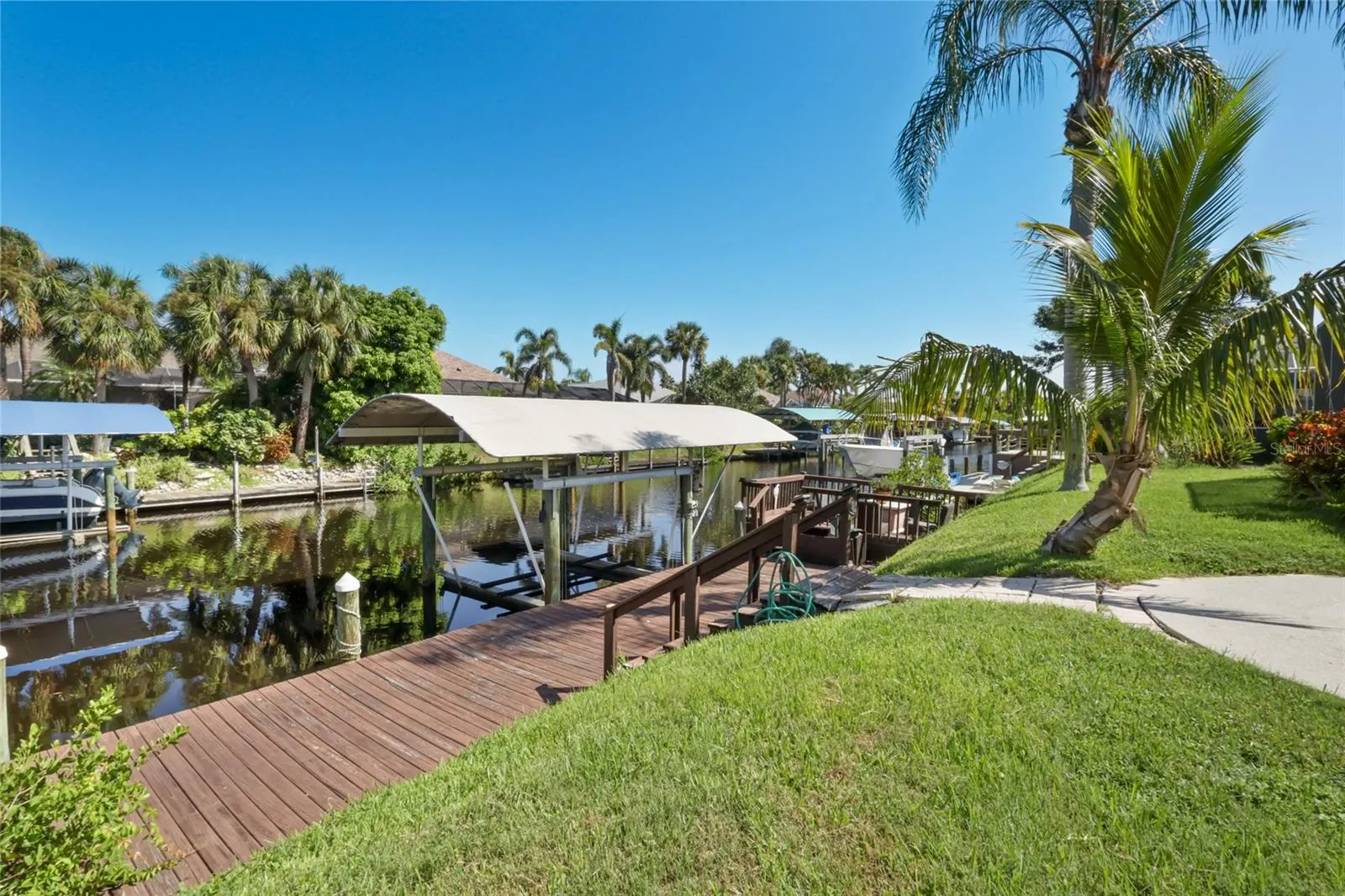4427 SHARK DR