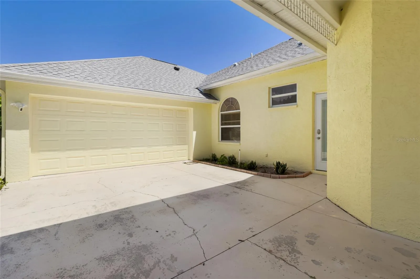 4427 SHARK DR