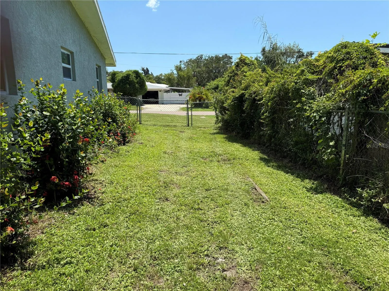 2451 NASSAU ST