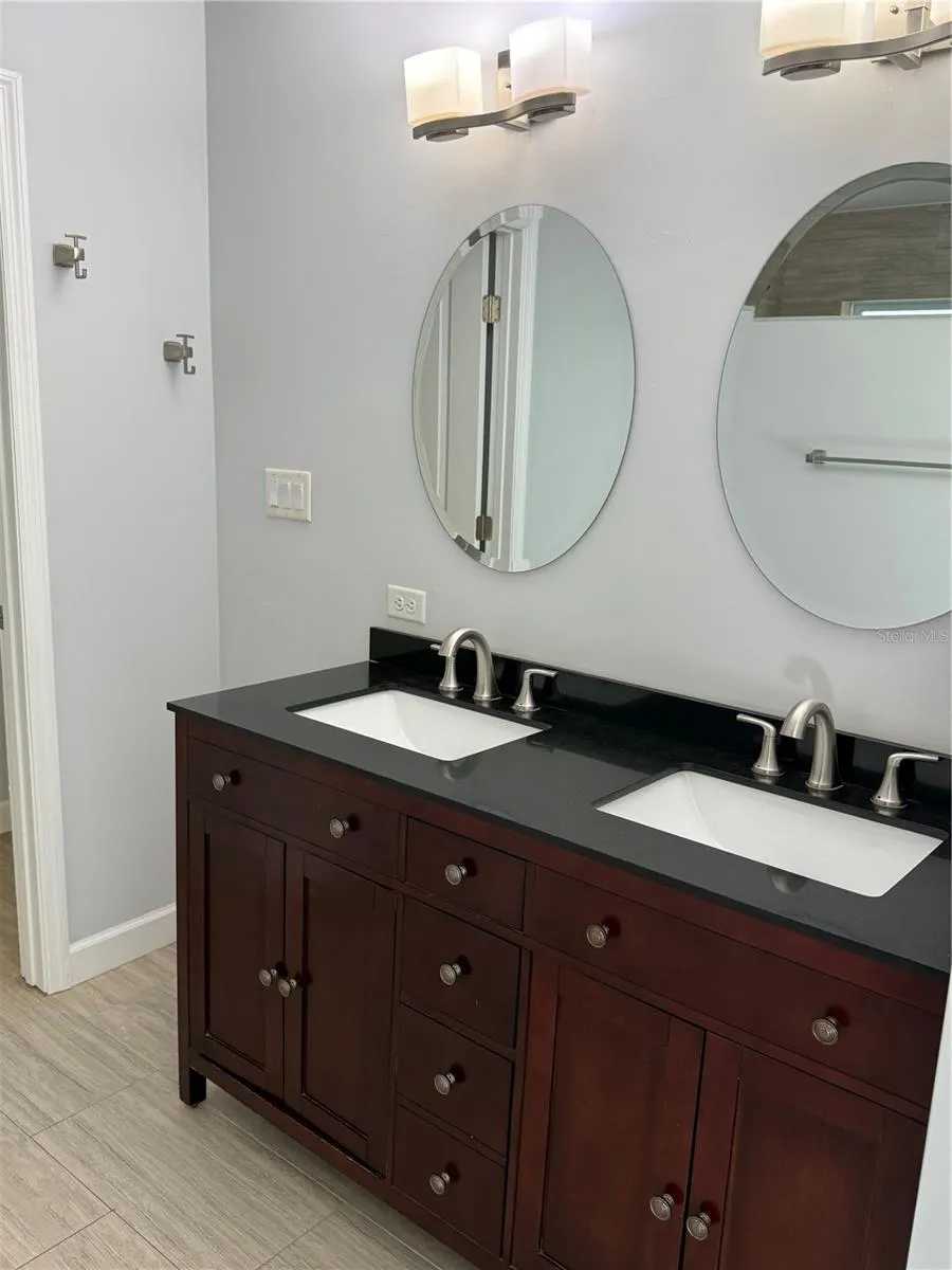 2451 NASSAU ST