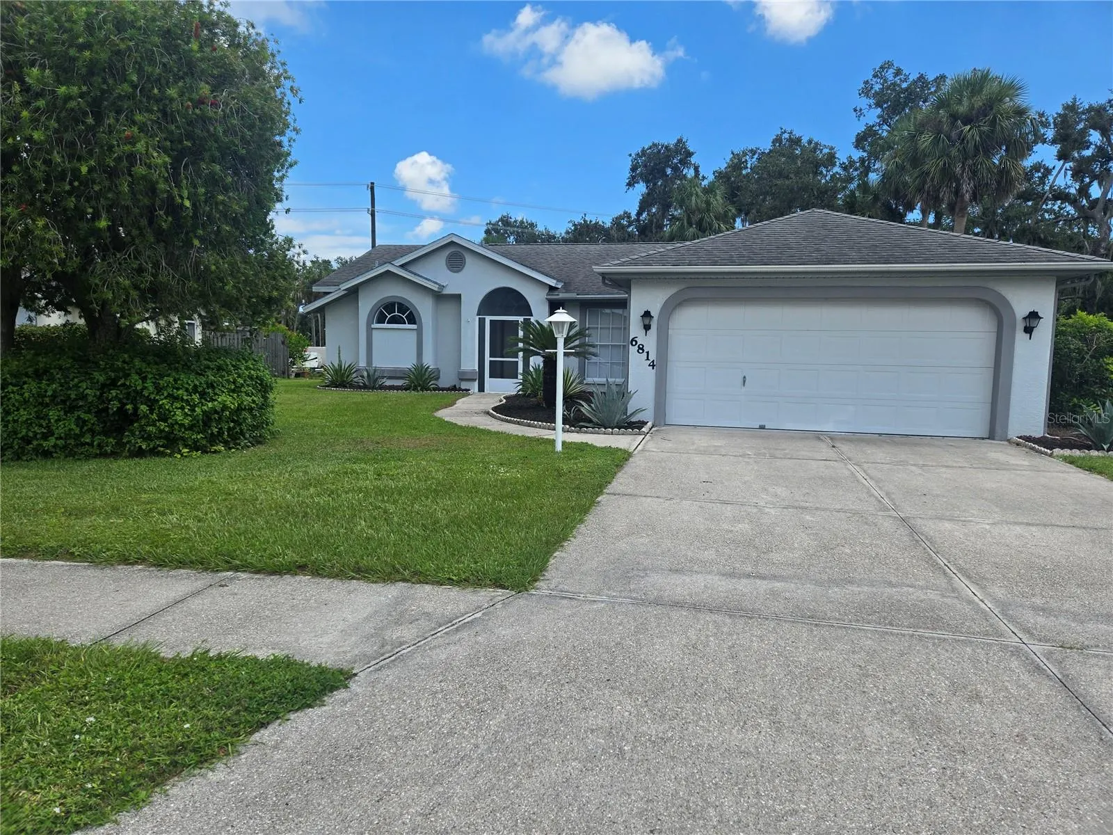 6814 67TH STREET CIR E