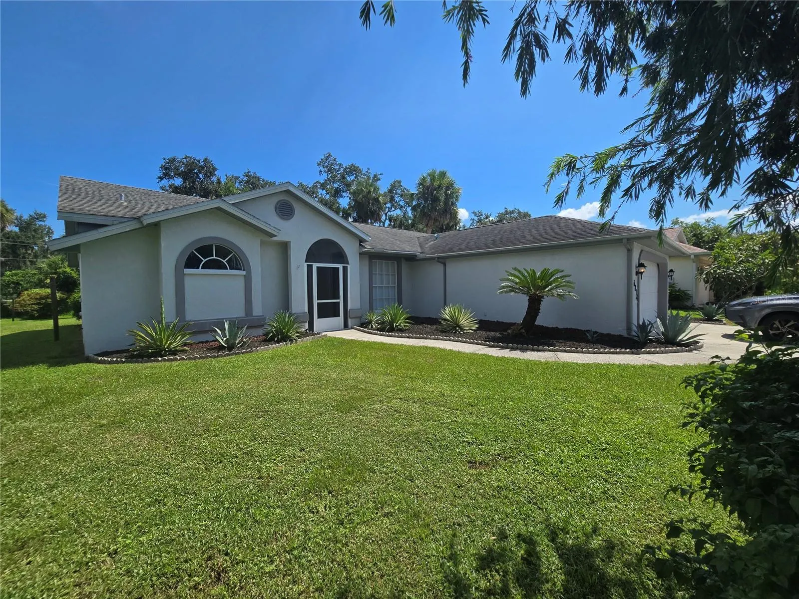 6814 67TH STREET CIR E