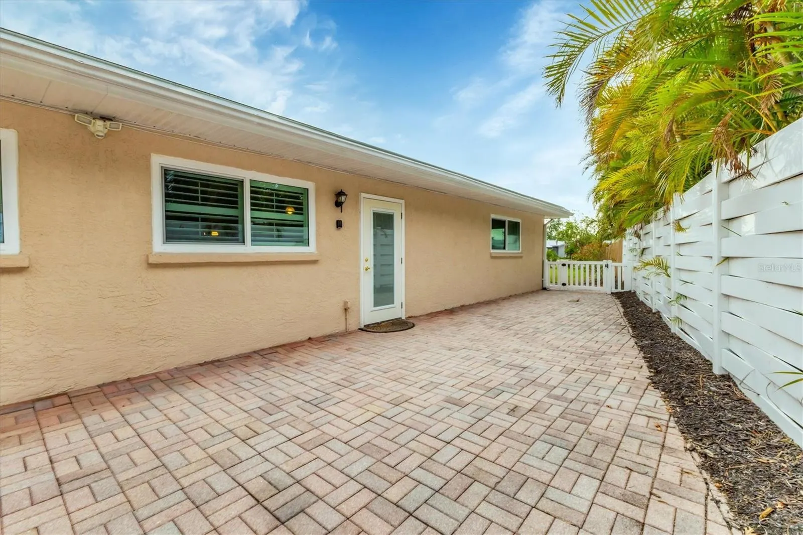 3072 MEYER DR