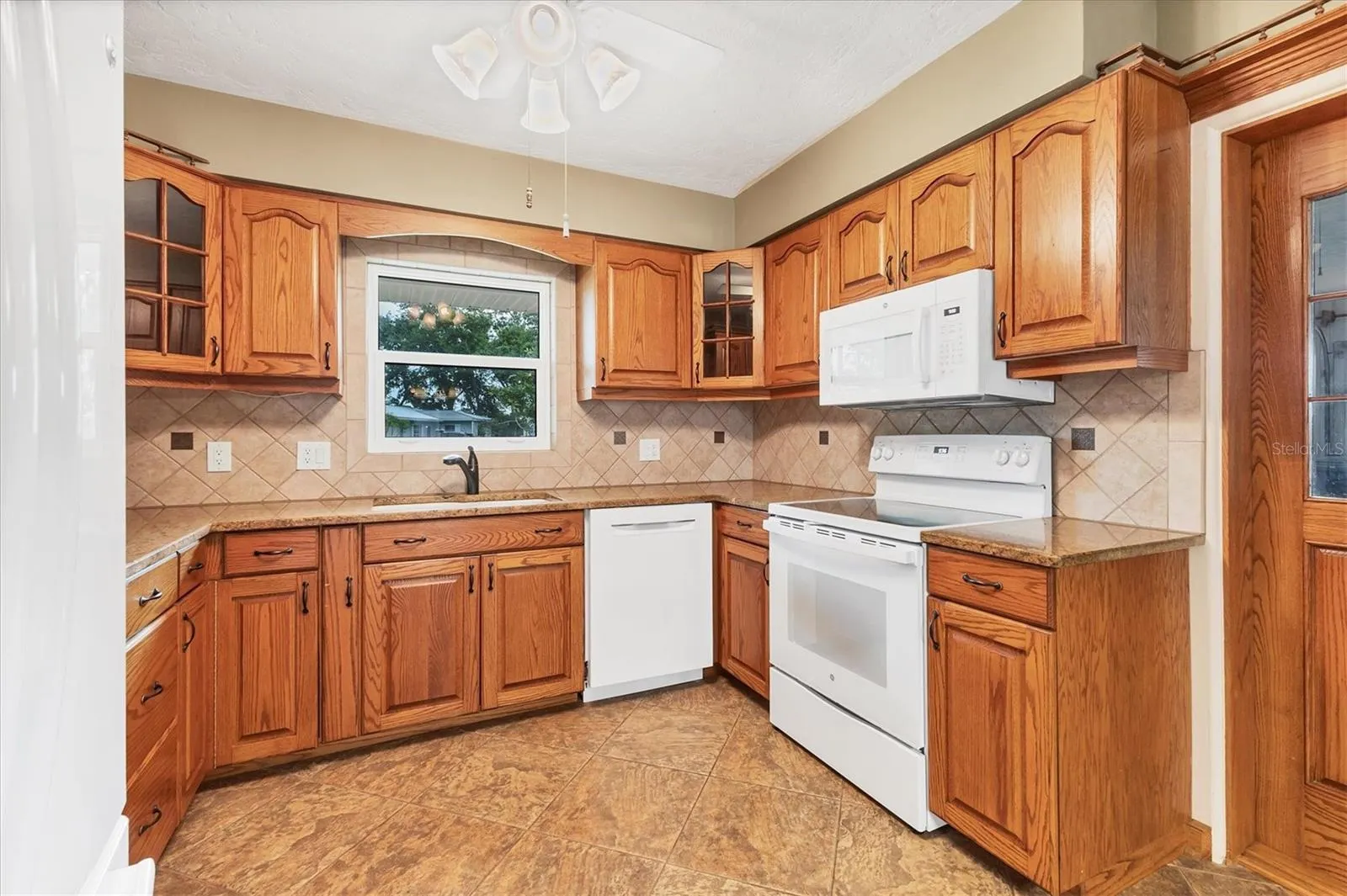 3072 MEYER DR