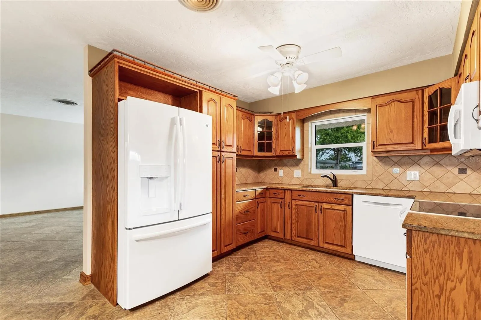 3072 MEYER DR