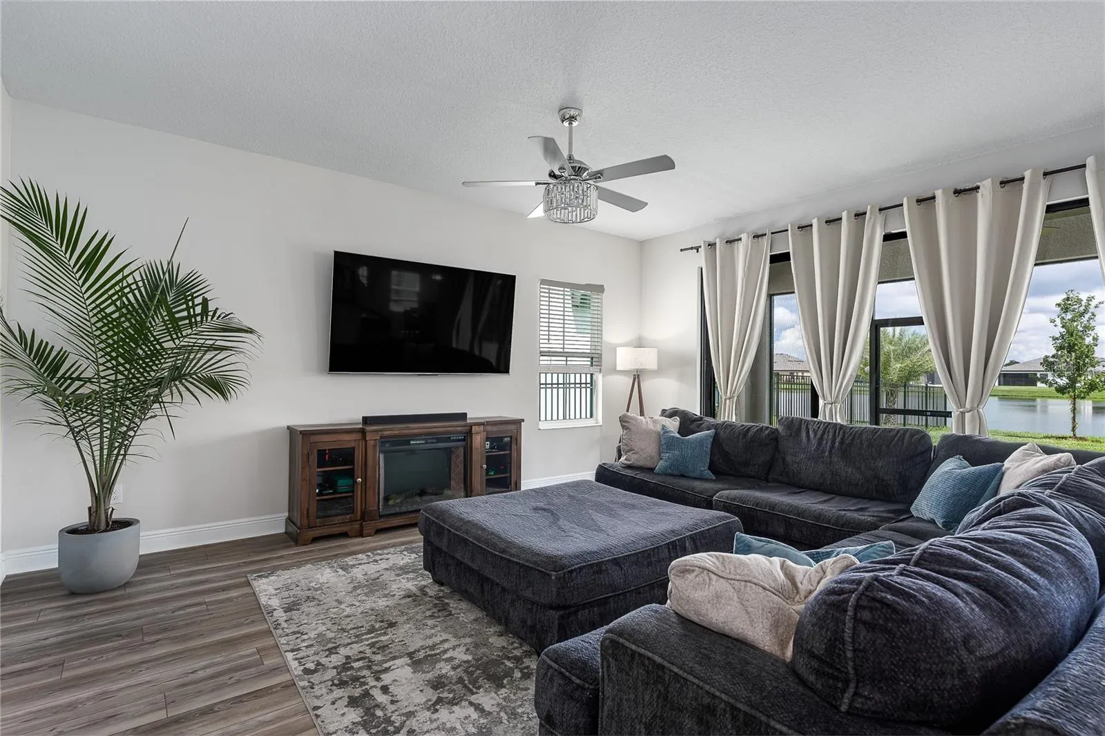 13137 HOMESTEAD LN