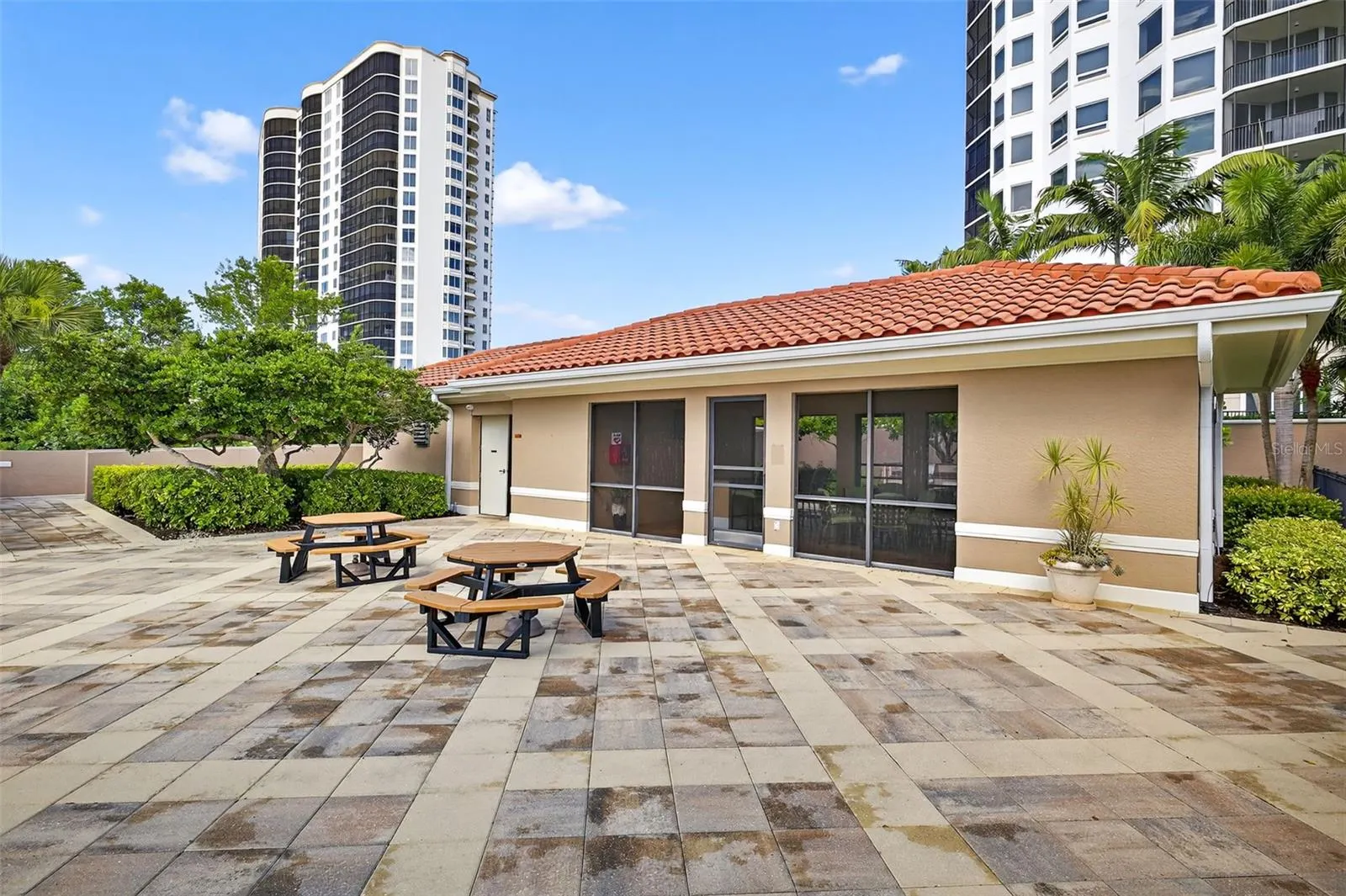 1060 BORGHESE LN #702, #702