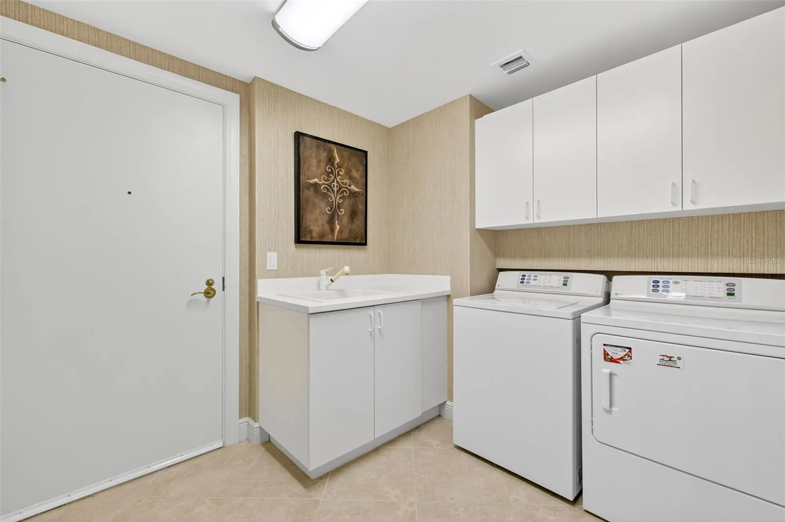 1060 BORGHESE LN #702, #702
