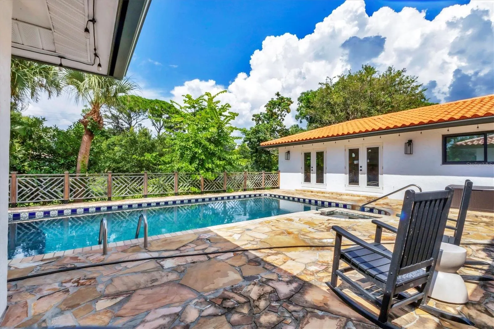 2101 RIVER RIDGE DR