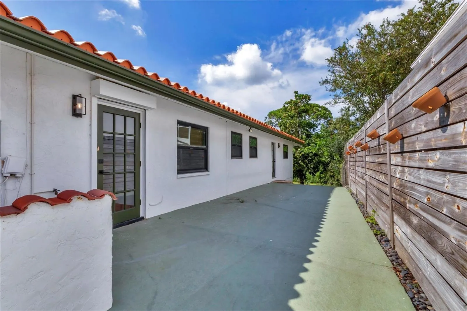 2101 RIVER RIDGE DR