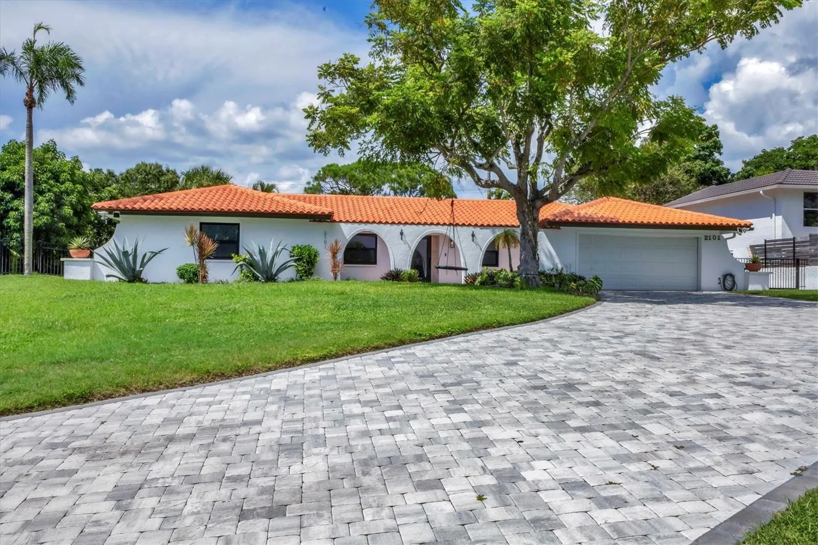 2101 RIVER RIDGE DR