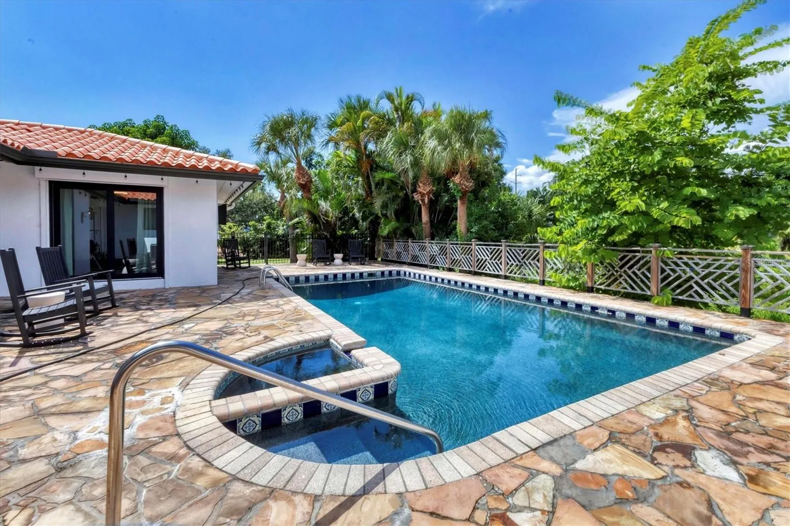 2101 RIVER RIDGE DR