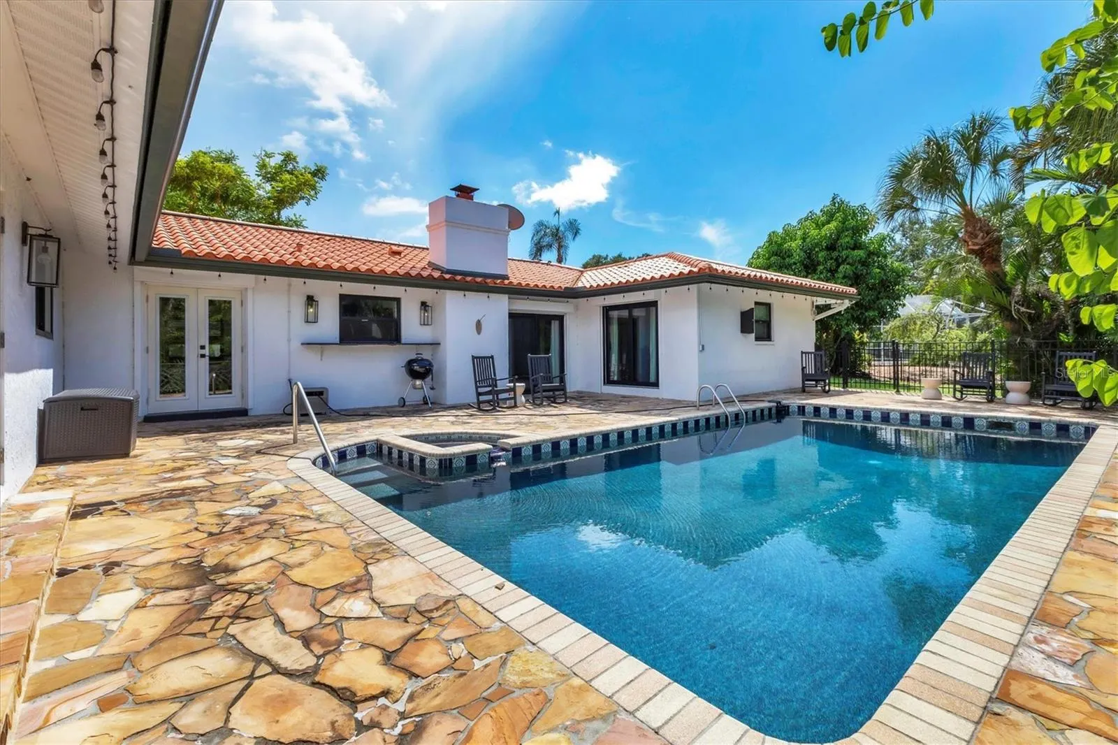 2101 RIVER RIDGE DR