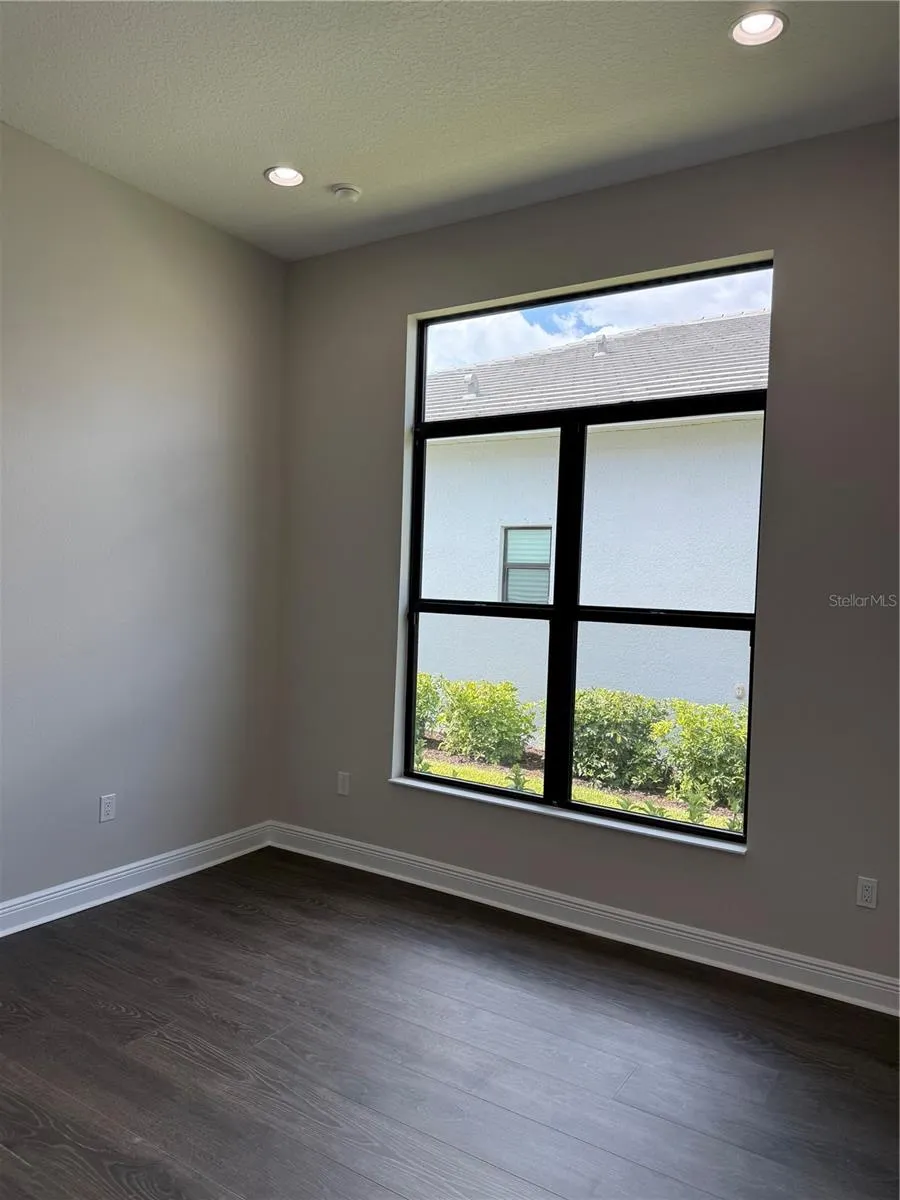 4545 MONDRIAN CT