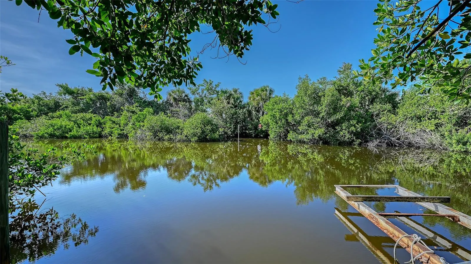 2 ISLAND CIR