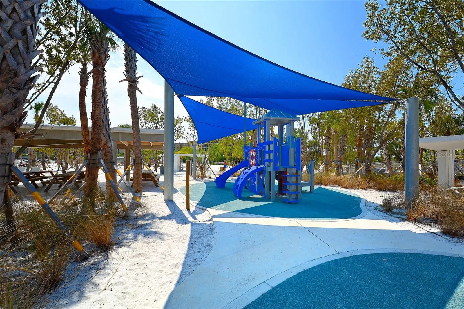 2 ISLAND CIR