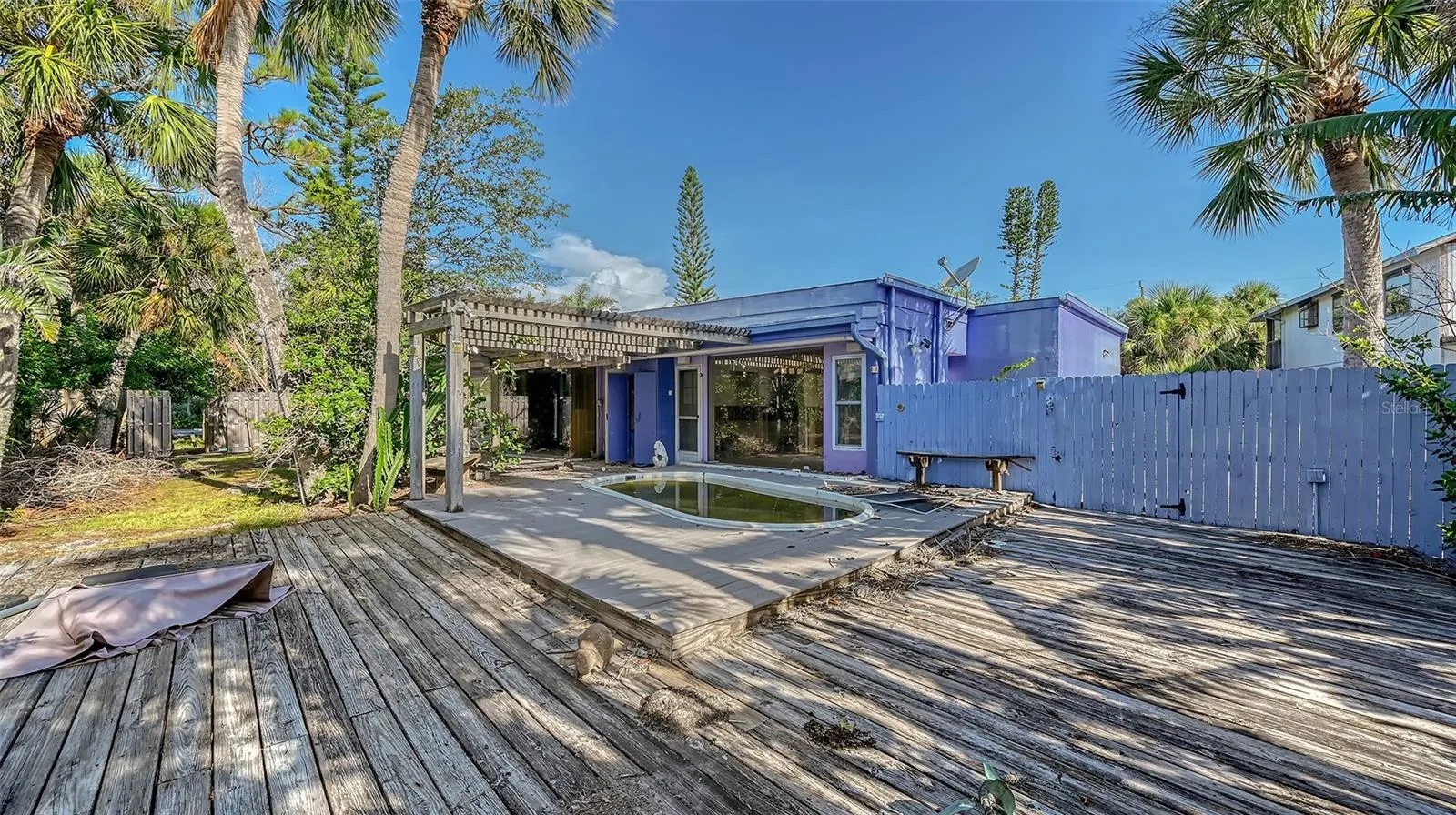 2 ISLAND CIR