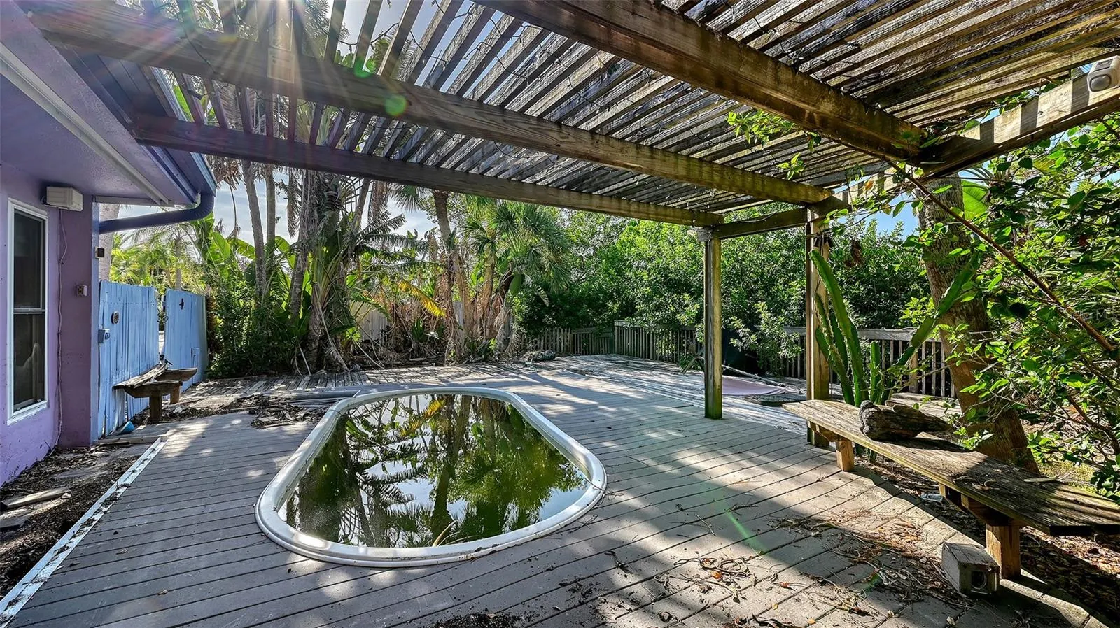 2 ISLAND CIR