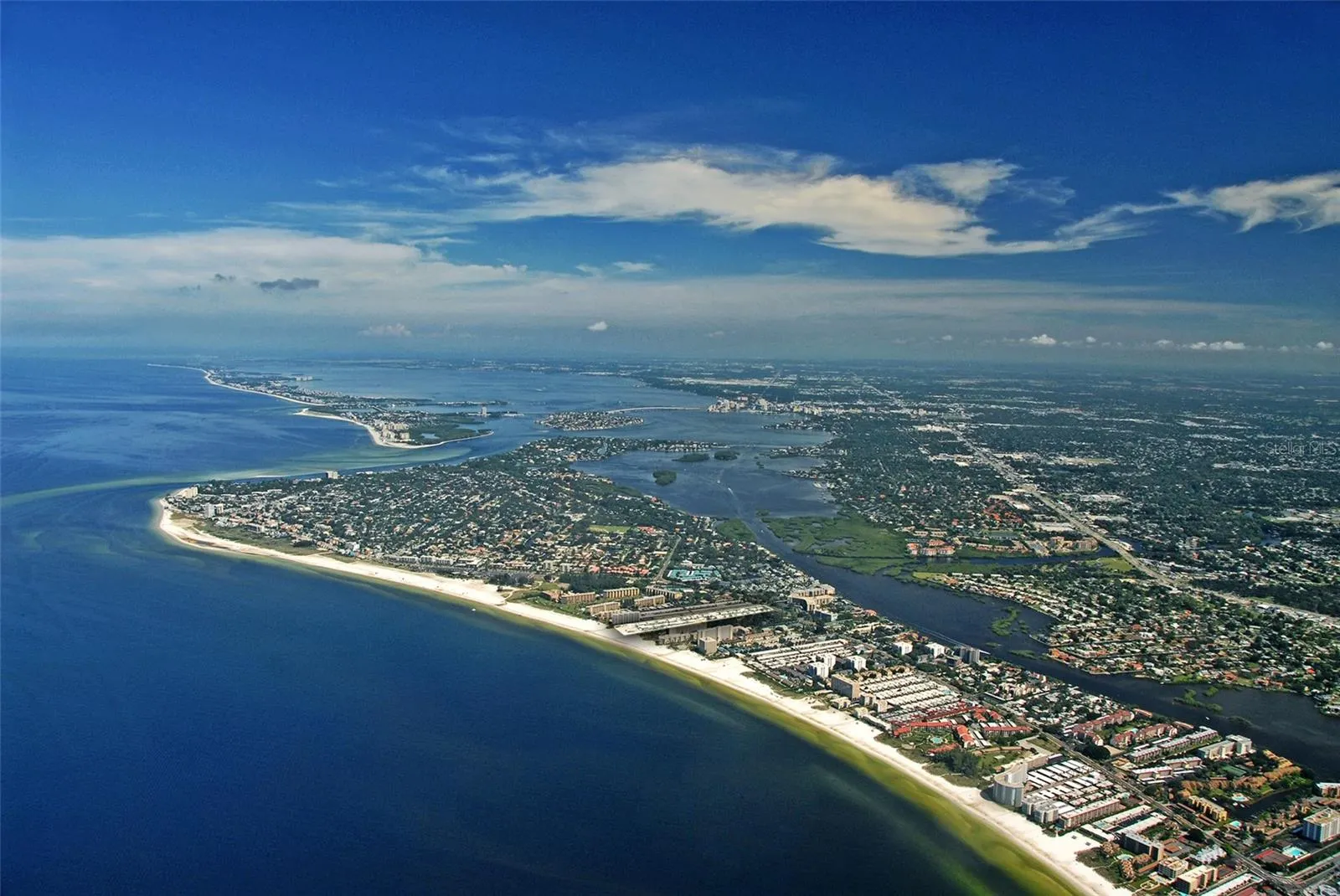 2 ISLAND CIR