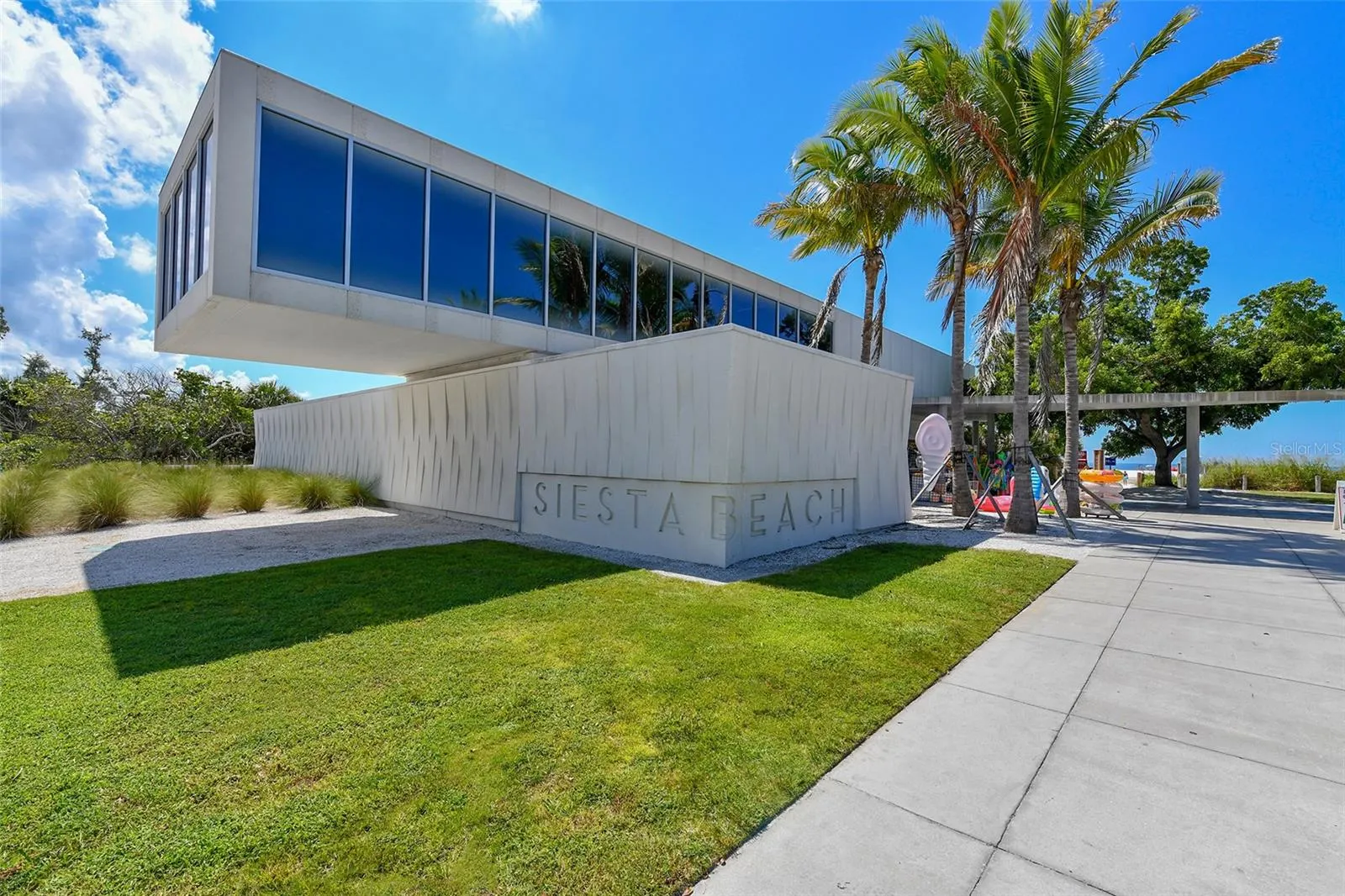 2 ISLAND CIR
