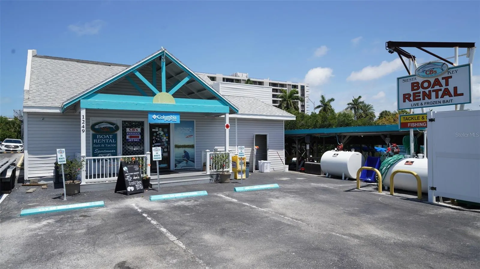 2 ISLAND CIR