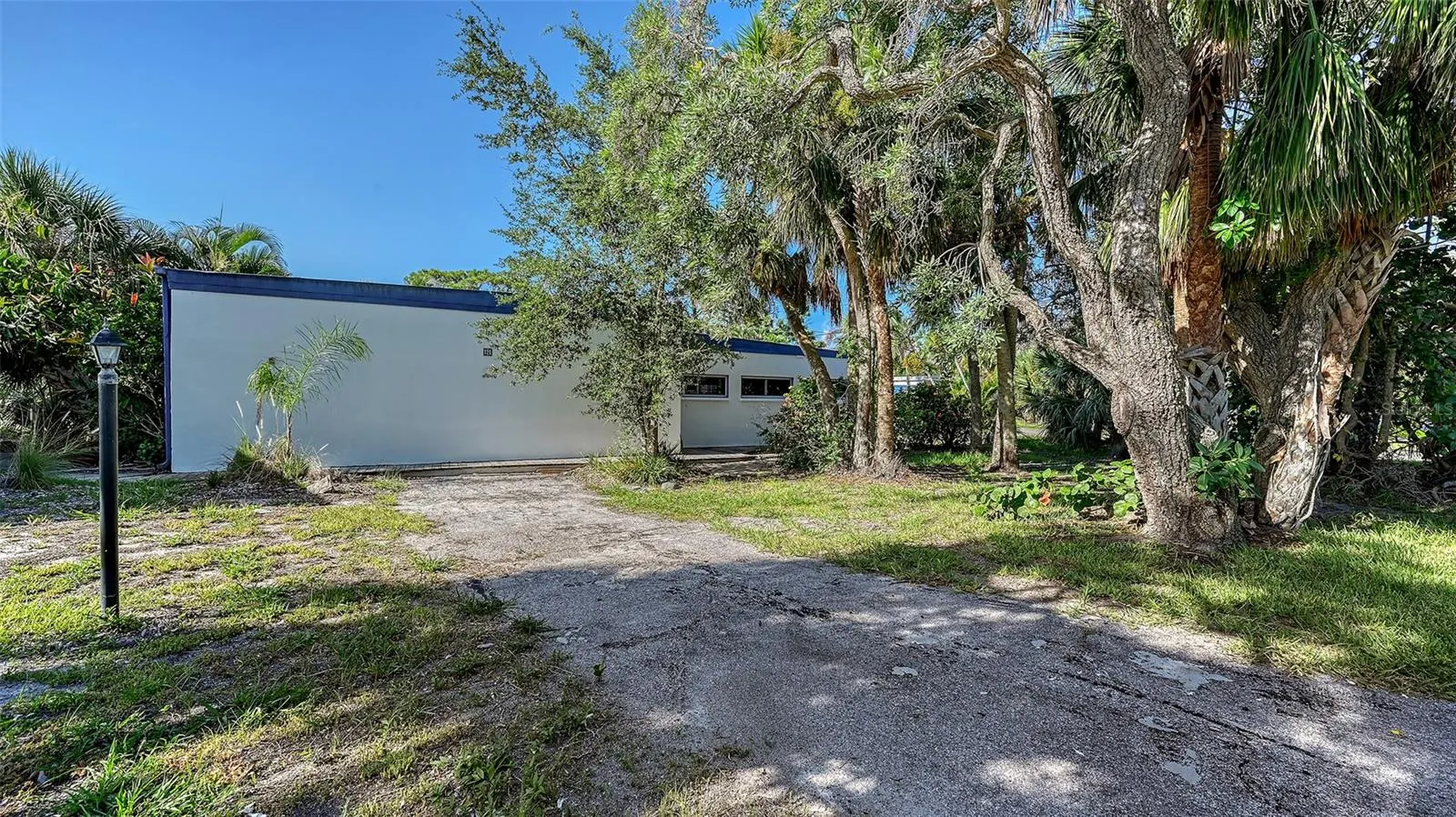 2 ISLAND CIR
