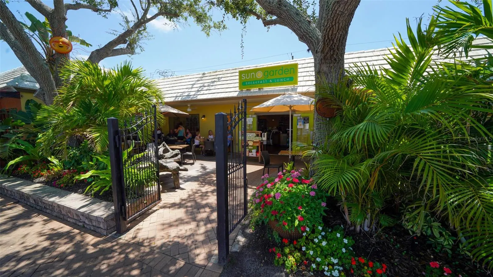 2 ISLAND CIR