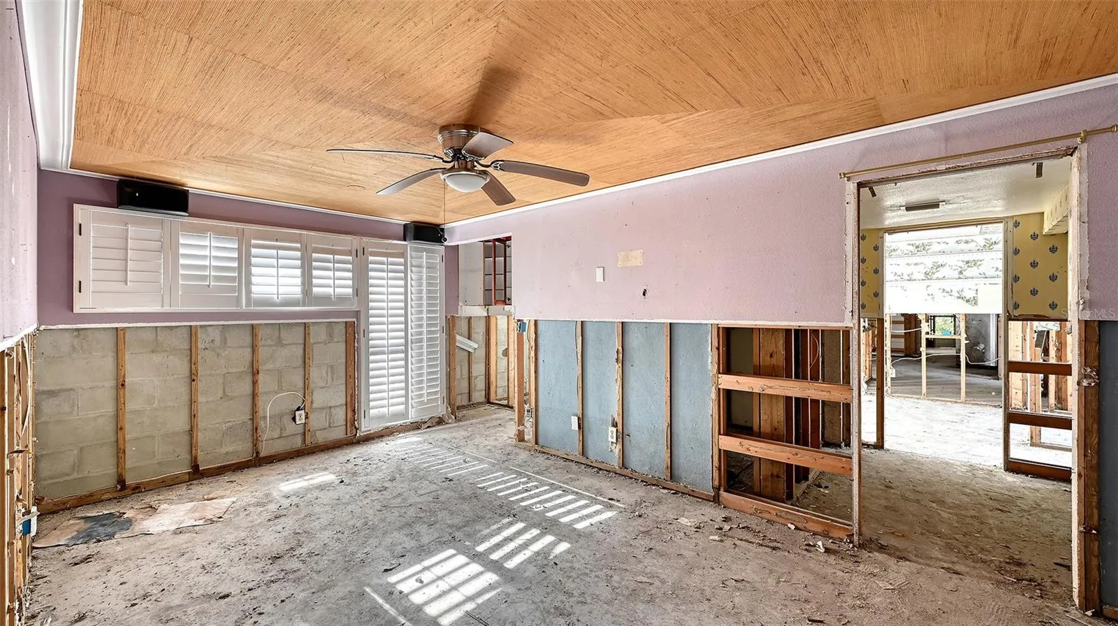2 ISLAND CIR