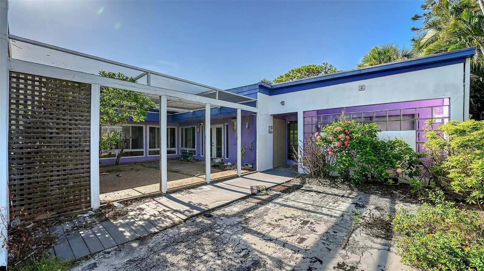 2 ISLAND CIR