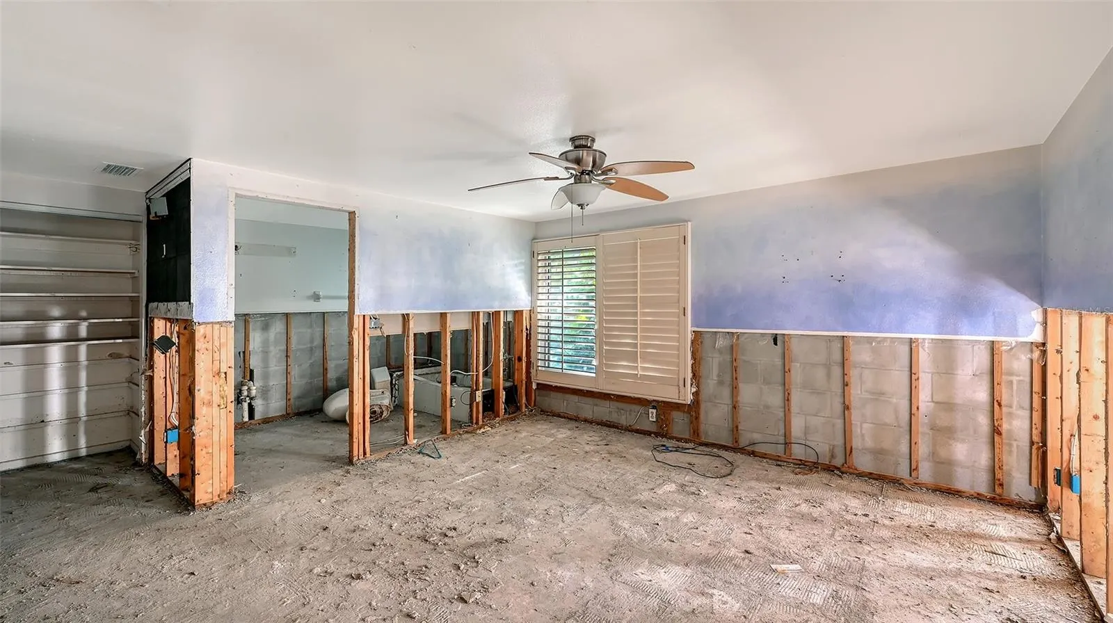 2 ISLAND CIR