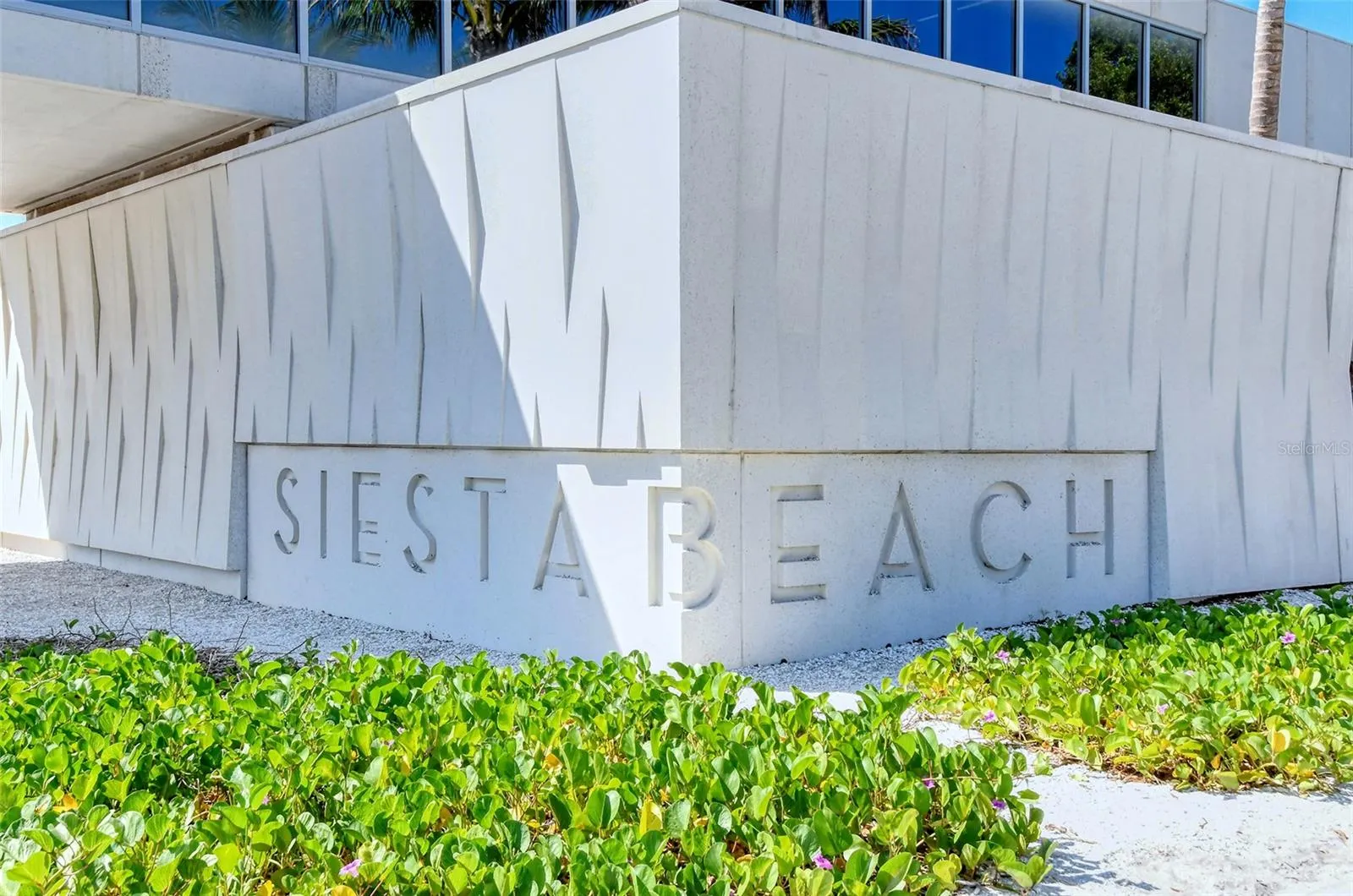 2 ISLAND CIR