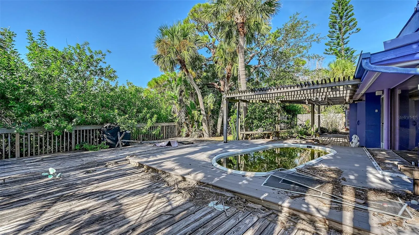 2 ISLAND CIR