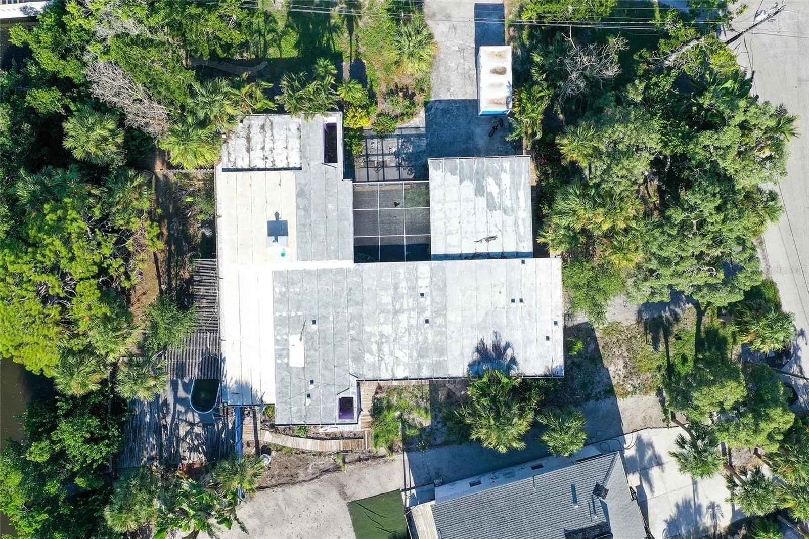 2 ISLAND CIR