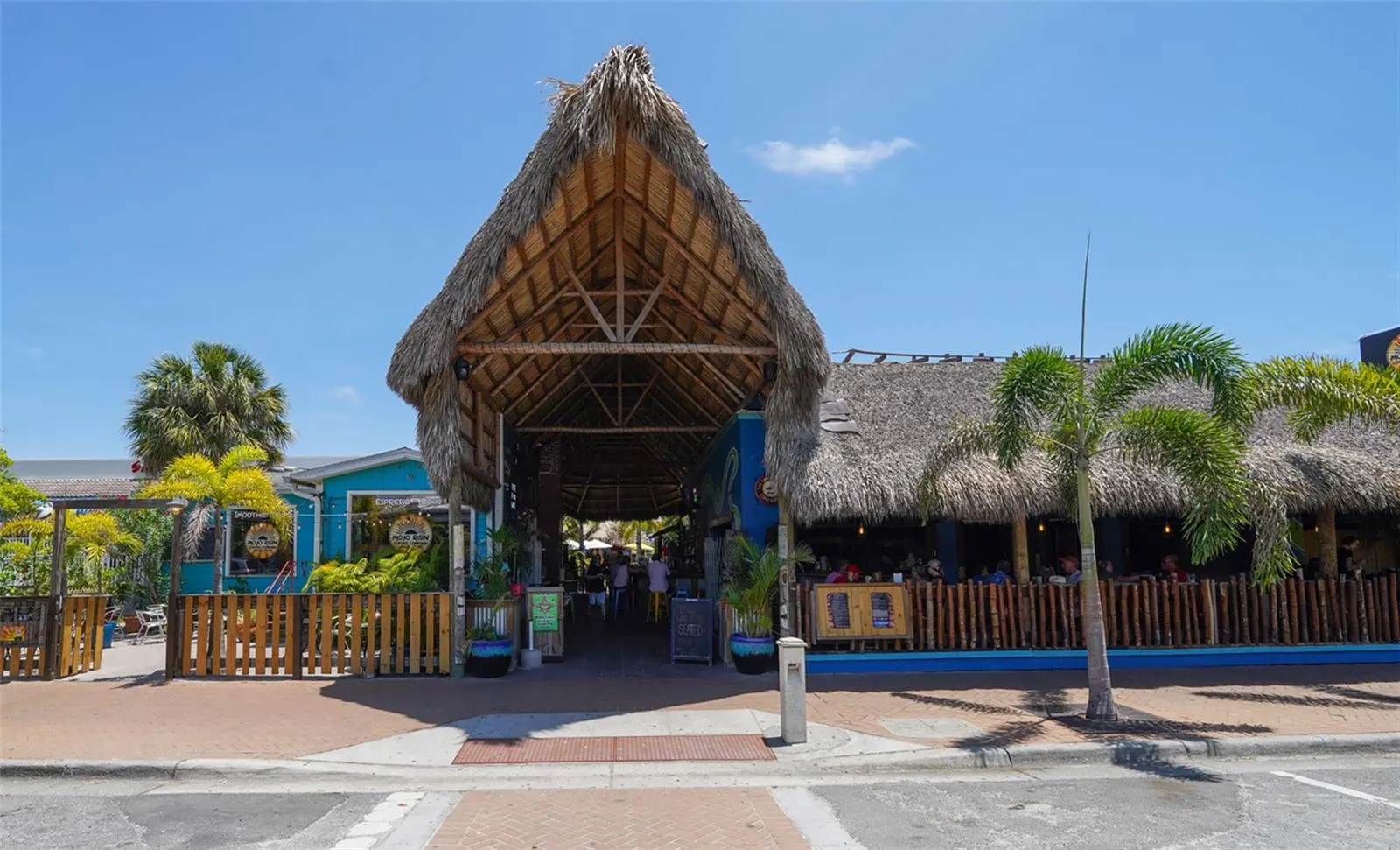 2 ISLAND CIR