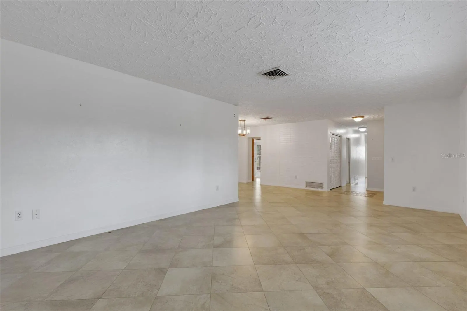 5217 CANTERBURY DR