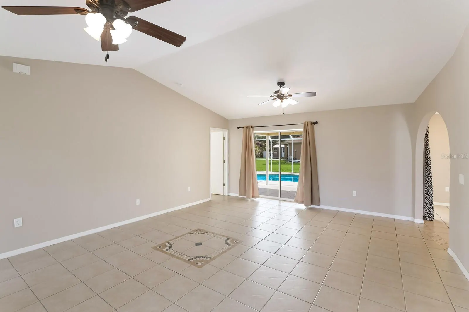 2004 BOCA CHICA AVE