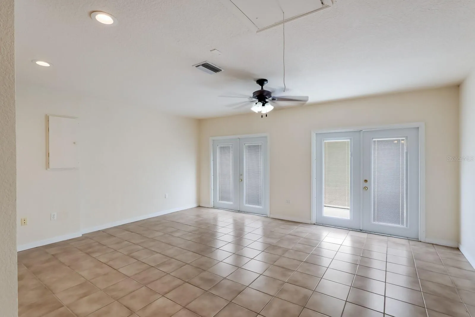 2004 BOCA CHICA AVE