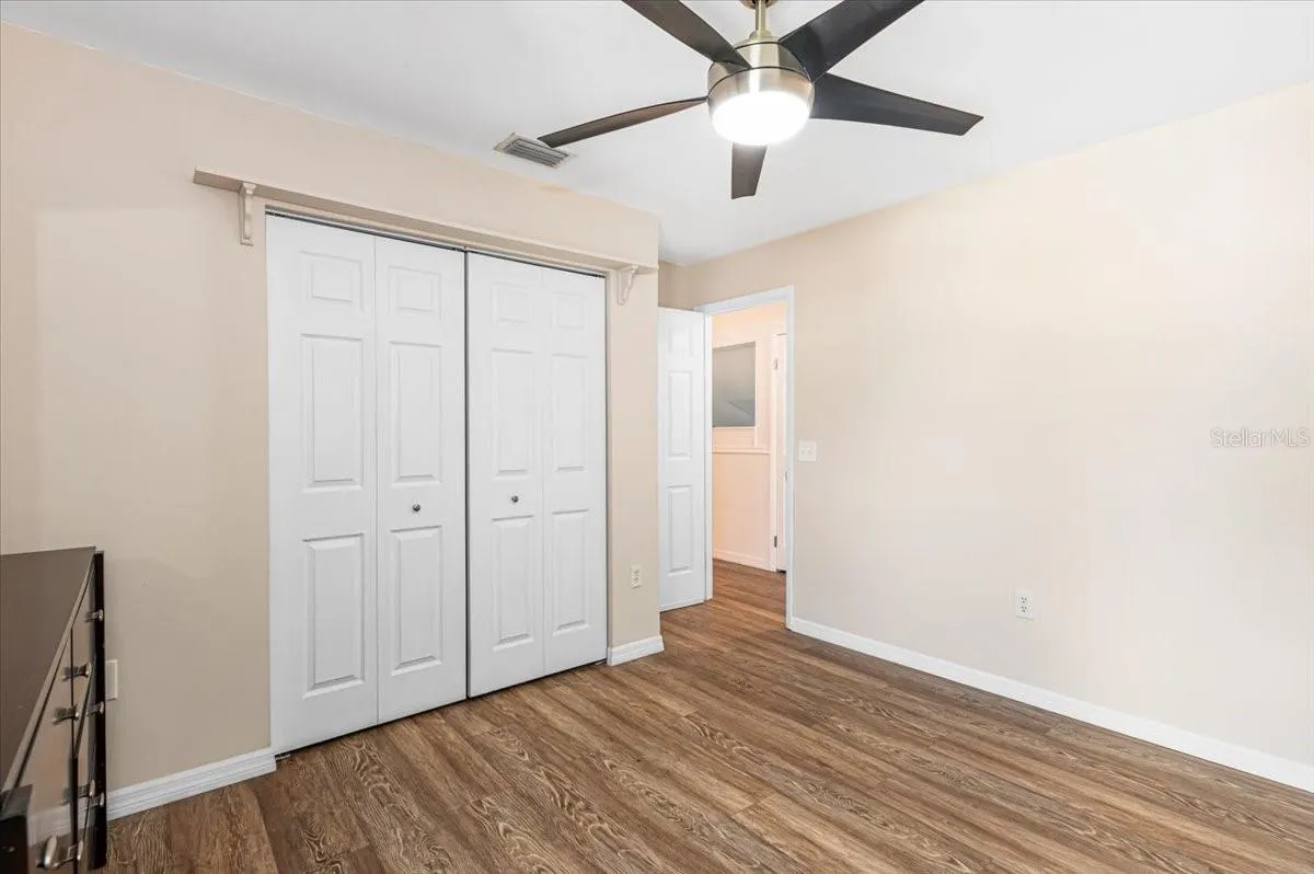 5061 82ND WAY E