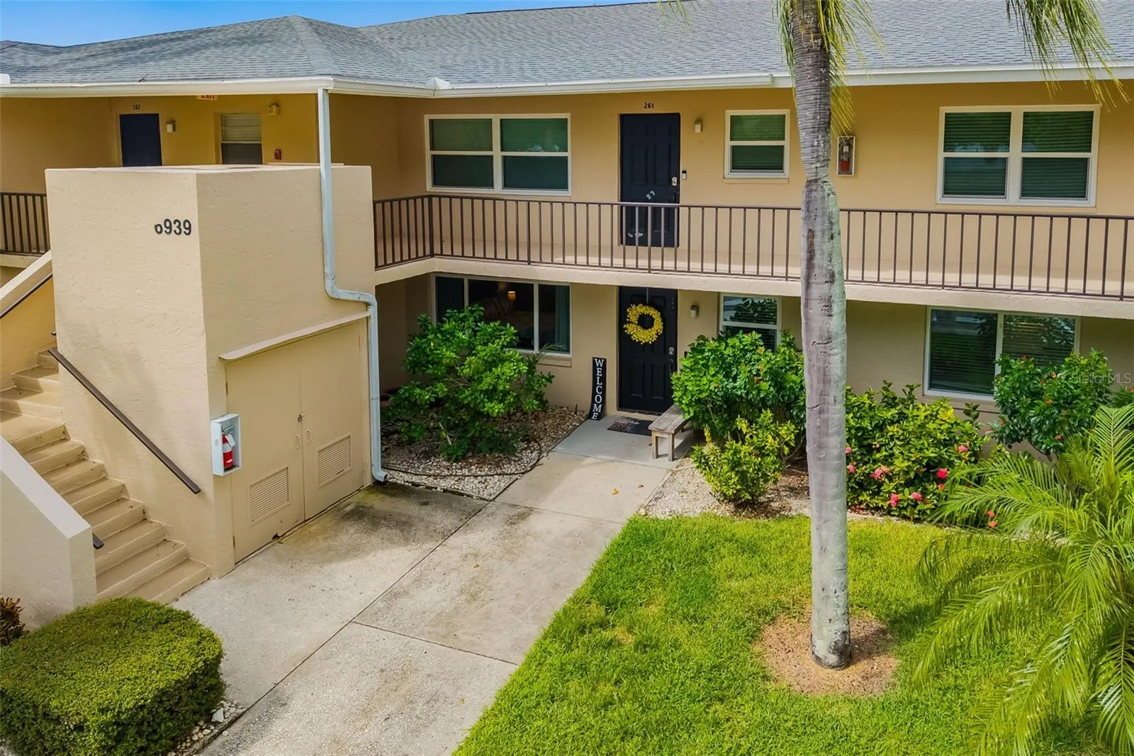 6939 W COUNTRY CLUB DR N #161, #161