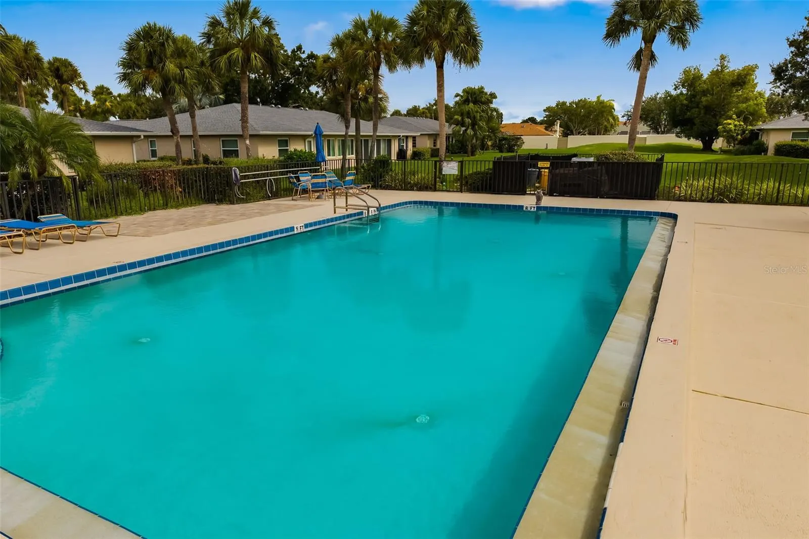 6939 W COUNTRY CLUB DR N #161, #161