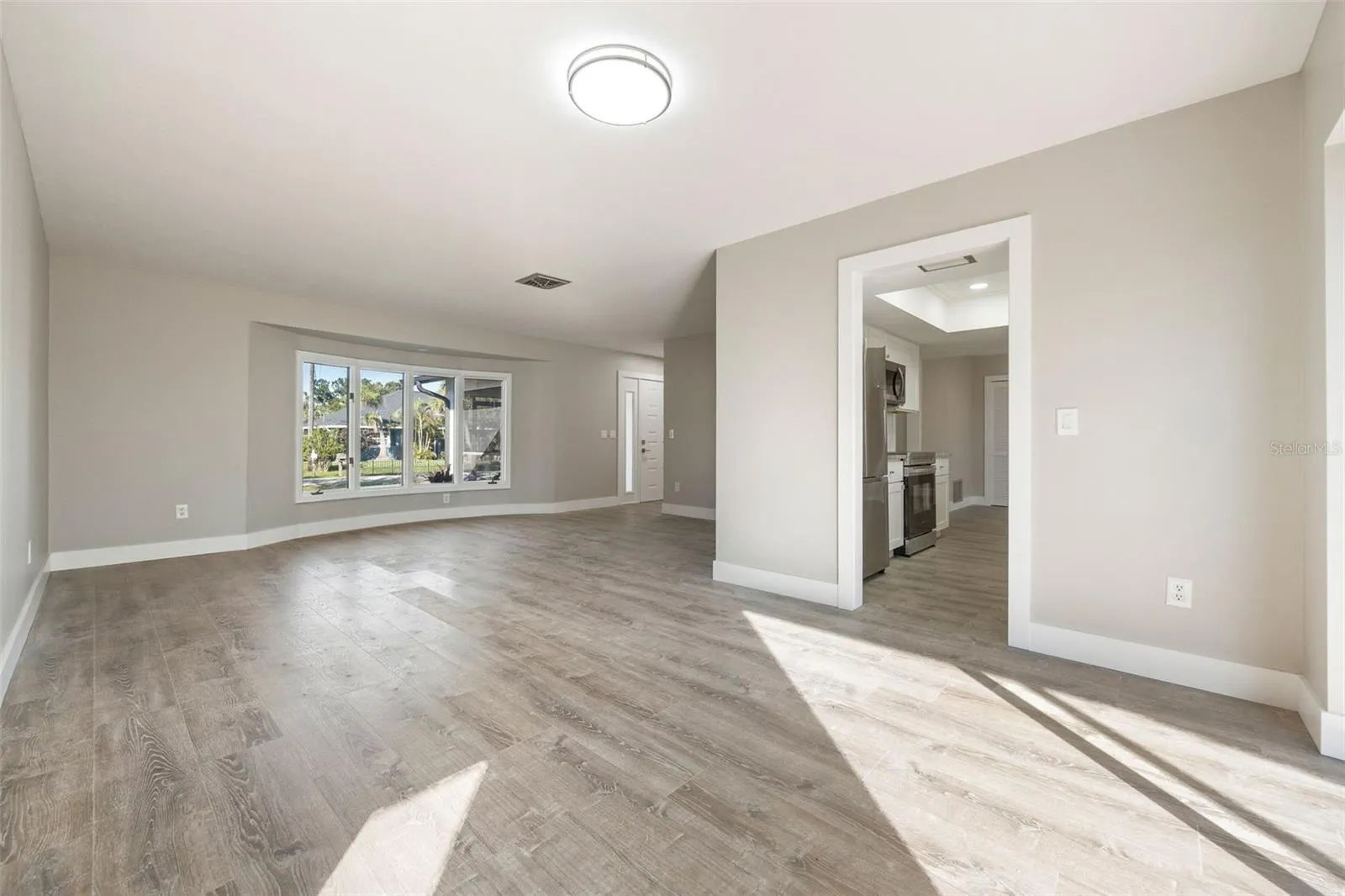 1951 GREENLAWN DR