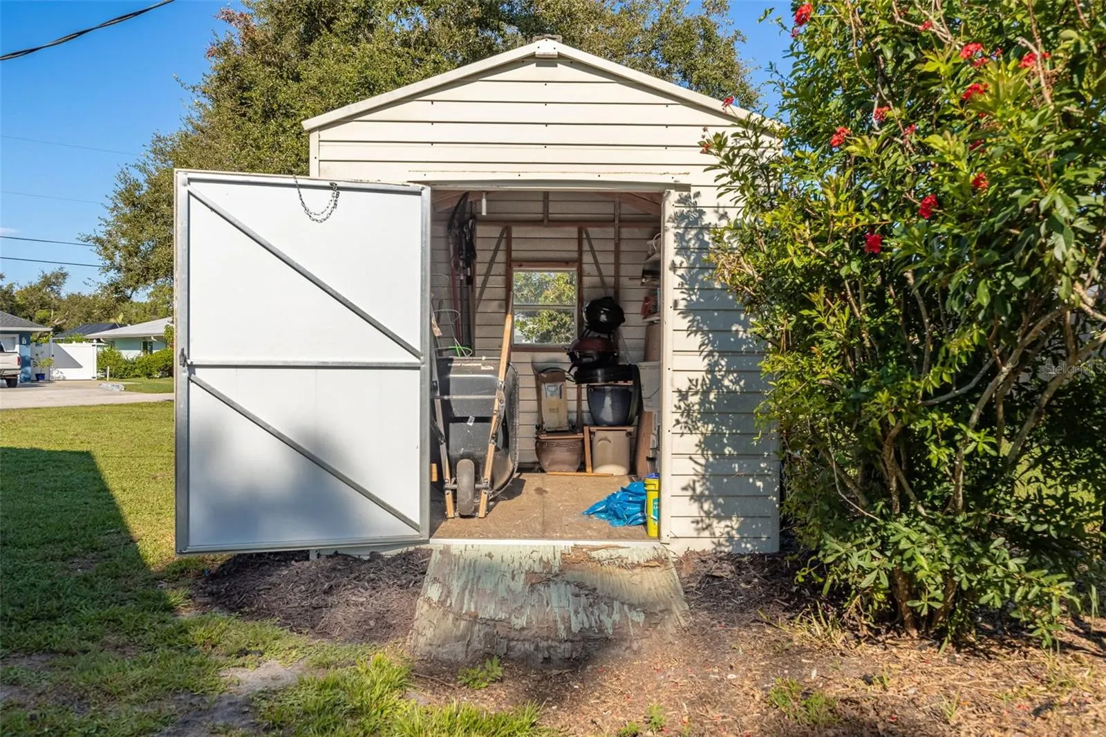 1951 GREENLAWN DR